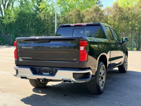 More photos of 2022 Chevrolet Silverado 1500 LT at Hank Graff Chevrolet Davison, MI