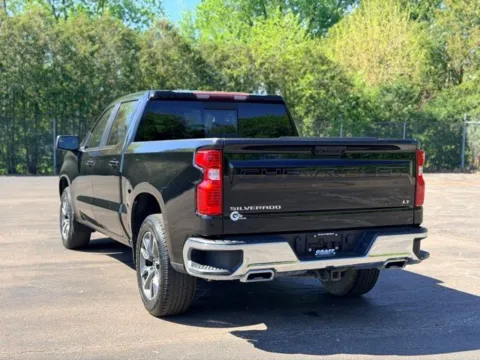 More photos of 2022 Chevrolet Silverado 1500 LT at Hank Graff Chevrolet Davison, MI