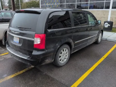 More photos of 2012 Chrysler Town & Country Touring-L at Hank Graff Chevrolet Davison, MI