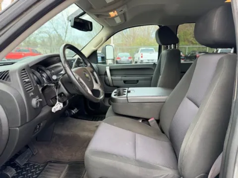 More photos of 2013 Chevrolet Silverado 2500HD LT at Hank Graff Chevrolet Davison, MI