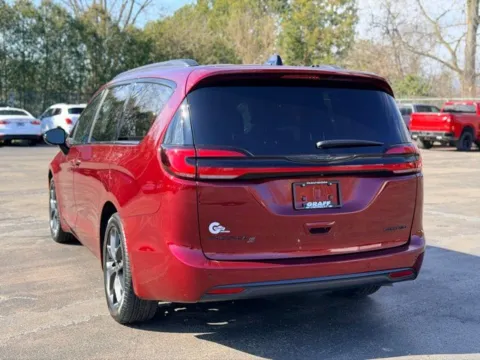 More photos of 2023 Chrysler Pacifica Limited at Hank Graff Chevrolet Davison, MI