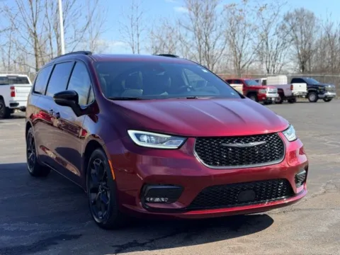 Another view of 2023 Chrysler Pacifica Limited for sale in Davison, MI at Hank Graff Chevrolet Davison