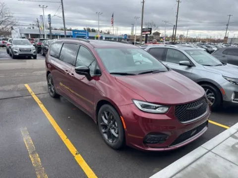 Red 2023 Chrysler Pacifica Limited for sale in Davison, MI