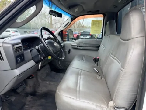 More photos of 2004 Ford F-350SD XL at Hank Graff Chevrolet Davison, MI