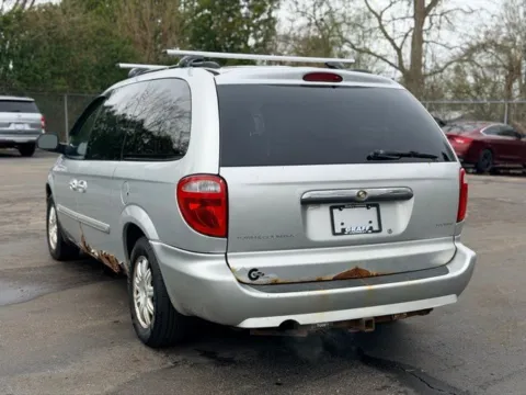 More photos of 2007 Chrysler Town & Country Touring at Hank Graff Chevrolet Davison, MI