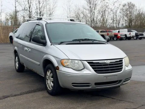 Photos of 2007 Chrysler Town & Country Touring for sale in Davison, MI at Hank Graff Chevrolet Davison