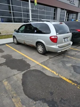 More photos of 2007 Chrysler Town & Country Touring at Hank Graff Chevrolet Davison, MI