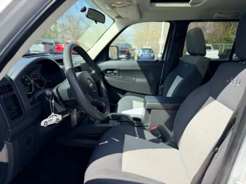 More photos of 2009 Jeep Liberty Sport at Hank Graff Chevrolet Davison, MI