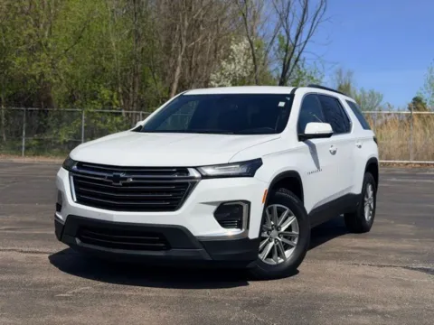 White 2023 Chevrolet Traverse LT for sale in Davison, MI