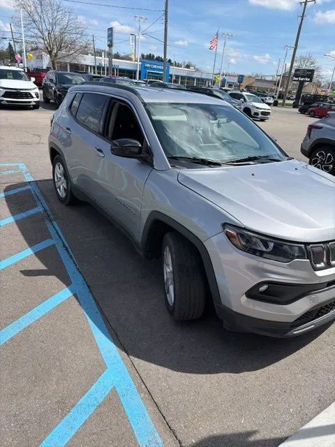 Silver 2022 Jeep Compass Latitude for sale in Davison, MI