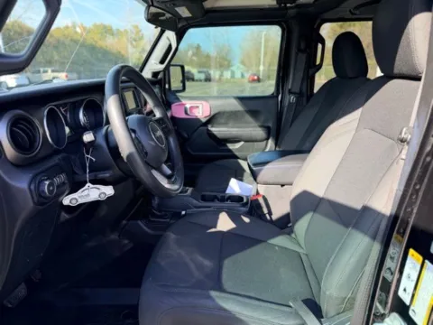More photos of 2018 Jeep Wrangler Unlimited Sport at Hank Graff Chevrolet Davison, MI