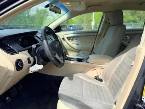 More photos of 2018 Ford Taurus SE at Hank Graff Chevrolet Davison, MI