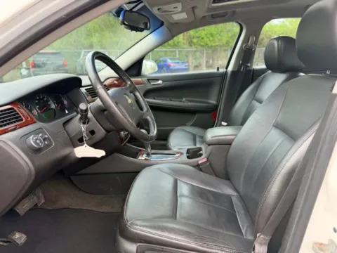 More photos of 2009 Chevrolet Impala LTZ at Hank Graff Chevrolet Davison, MI
