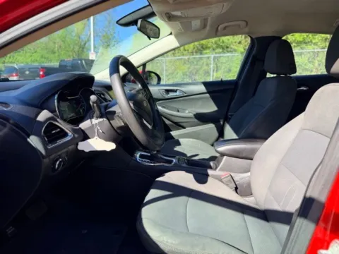 More photos of 2017 Chevrolet Cruze LT at Hank Graff Chevrolet Davison, MI