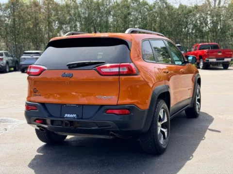 More photos of 2015 Jeep Cherokee Trailhawk at Hank Graff Chevrolet Davison, MI