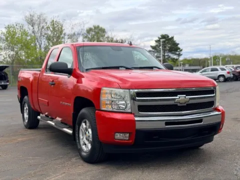 Photos of 2009 Chevrolet Silverado 1500 LT for sale in Davison, MI at Hank Graff Chevrolet Davison