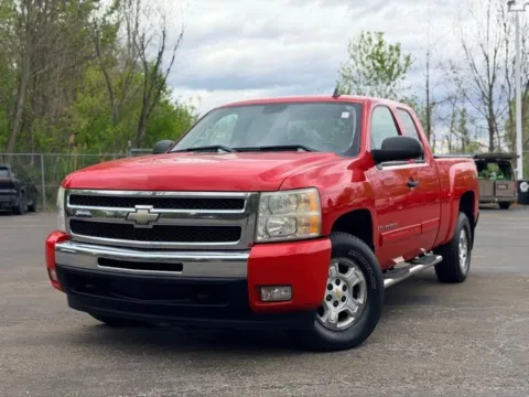 Red 2009 Chevrolet Silverado 1500 LT for sale in Davison, MI