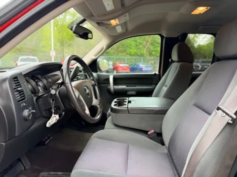 More photos of 2009 Chevrolet Silverado 1500 LT at Hank Graff Chevrolet Davison, MI