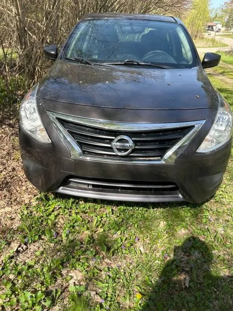 Gray 2015 Nissan Versa 1.6 SV for sale in Davison, MI