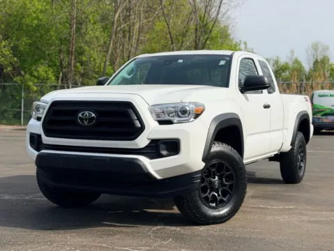 White 2022 Toyota Tacoma SR for sale in Davison, MI