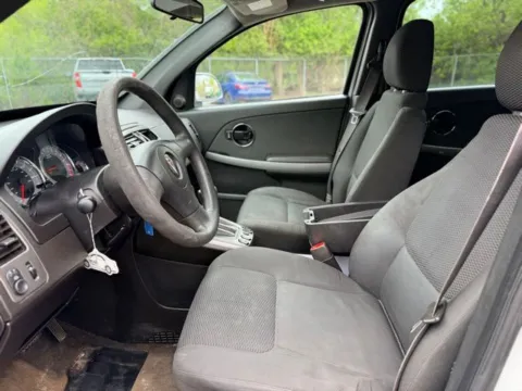 More photos of 2006 Pontiac Torrent at Hank Graff Chevrolet Davison, MI