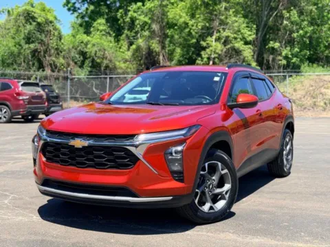 Orange 2024 Chevrolet Trax LT for sale in Davison, MI