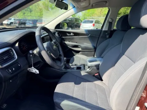 More photos of 2019 Kia Sorento LX at Hank Graff Chevrolet Davison, MI