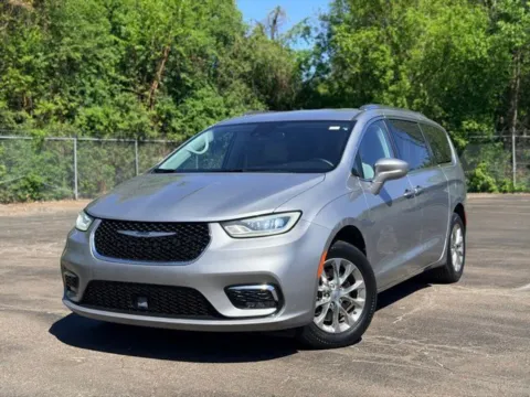 Silver 2021 Chrysler Pacifica Touring L for sale in Davison, MI