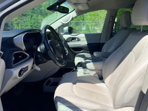 More photos of 2021 Chrysler Pacifica Touring L at Hank Graff Chevrolet Davison, MI