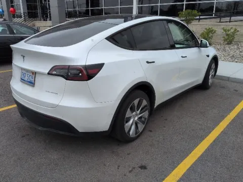 More photos of 2022 Tesla Model Y Long Range at Hank Graff Chevrolet Davison, MI