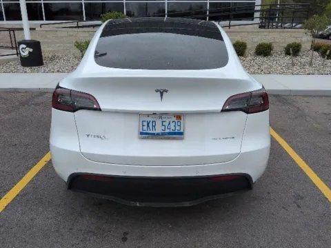 More photos of 2022 Tesla Model Y Long Range at Hank Graff Chevrolet Davison, MI