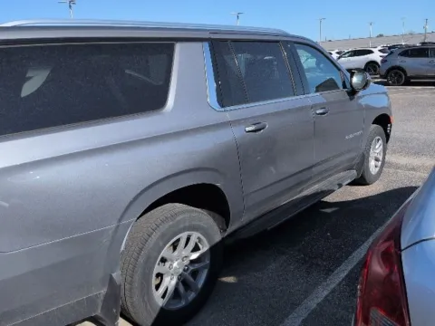 More photos of 2021 Chevrolet Suburban LT at Hank Graff Chevrolet Davison, MI