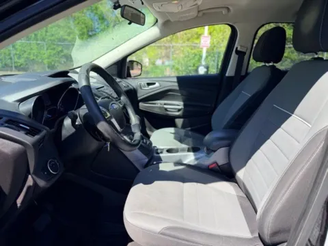 More photos of 2015 Ford Escape SE at Hank Graff Chevrolet Davison, MI