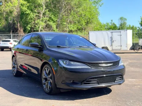 Photos of 2015 Chrysler 200 S for sale in Davison, MI at Hank Graff Chevrolet Davison