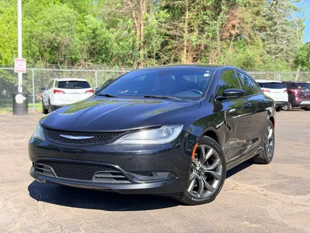 2015 Chrysler 200 S's photo