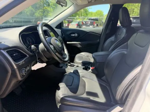 More photos of 2019 Jeep Cherokee Latitude Plus at Hank Graff Chevrolet Davison, MI