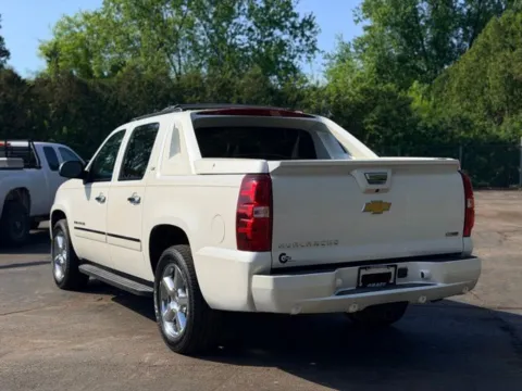 More photos of 2012 Chevrolet Avalanche 1500 LTZ at Hank Graff Chevrolet Davison, MI