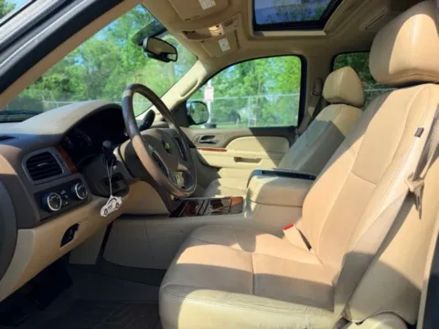 More photos of 2012 Chevrolet Avalanche 1500 LTZ at Hank Graff Chevrolet Davison, MI