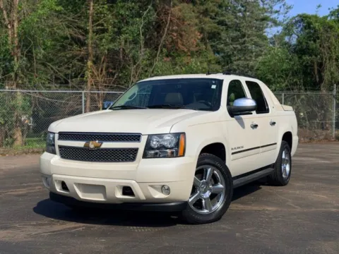 White 2012 Chevrolet Avalanche 1500 LTZ for sale in Davison, MI