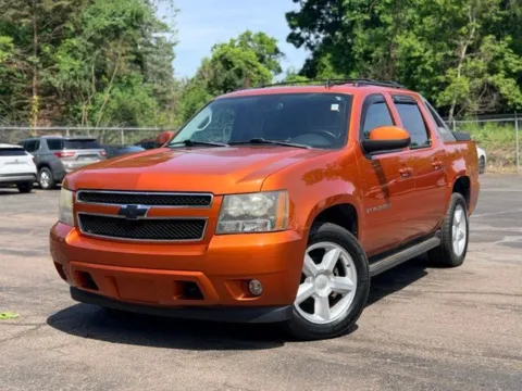 Orange 2008 Chevrolet Avalanche 1500 LT for sale in Davison, MI