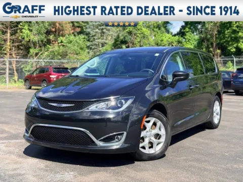 Black 2018 Chrysler Pacifica Touring Plus for sale in Davison, MI