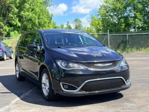 More photos of 2018 Chrysler Pacifica Touring Plus at Hank Graff Chevrolet Davison, MI