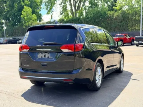 More photos of 2018 Chrysler Pacifica Touring Plus at Hank Graff Chevrolet Davison, MI