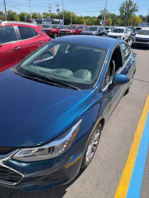 2019 Chevrolet Cruze 1LT Auto's photo