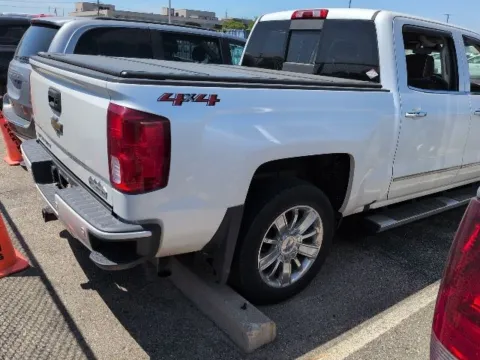 More photos of 2018 Chevrolet Silverado 1500 High Country at Hank Graff Chevrolet Davison, MI