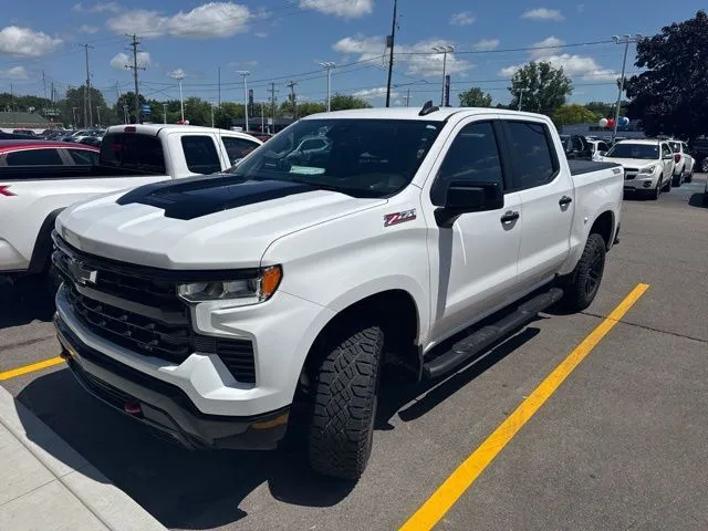 White 2022 Chevrolet Silverado 1500 LT Trail Boss for sale in Davison, MI