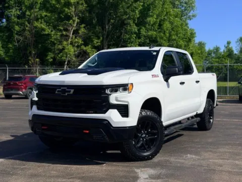 White 2022 Chevrolet Silverado 1500 LT Trail Boss for sale in Davison, MI