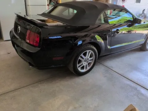 More photos of 2006 Ford Mustang GT Premium at Hank Graff Chevrolet Davison, MI