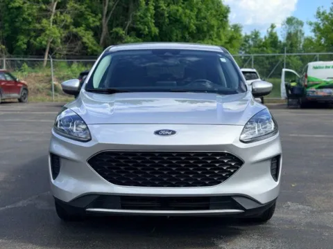 Photos of 2020 Ford Escape SE for sale in Davison, MI at Hank Graff Chevrolet Davison