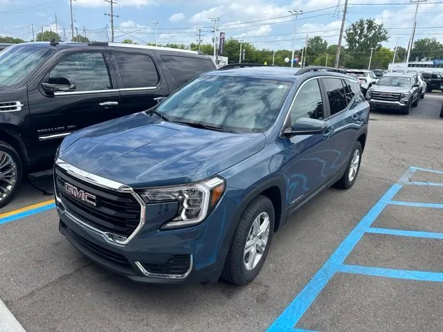 Blue 2024 GMC Terrain SLE for sale in Davison, MI